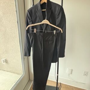 Men’s Jos. A Bank two piece black charcoal suit
Jacket: 38L
Pants: 32x32